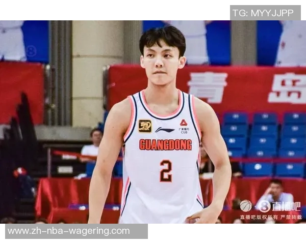 胡明轩关键时刻罚球失误徐杰虽砍21分仍难挽败局